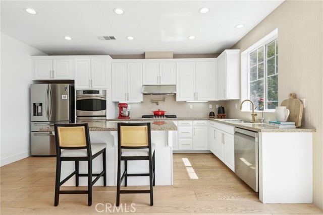 24229 La Montura Drive, Valencia CA: https://media.crmls.org/medias/b601257c-0d15-45b2-9b73-5d2a606c6d63.jpg