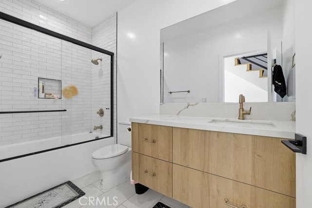 Detail Gallery Image 17 of 32 For 6511 N Contour Ln, North Hollywood,  CA 91606 - 3 Beds | 3/1 Baths