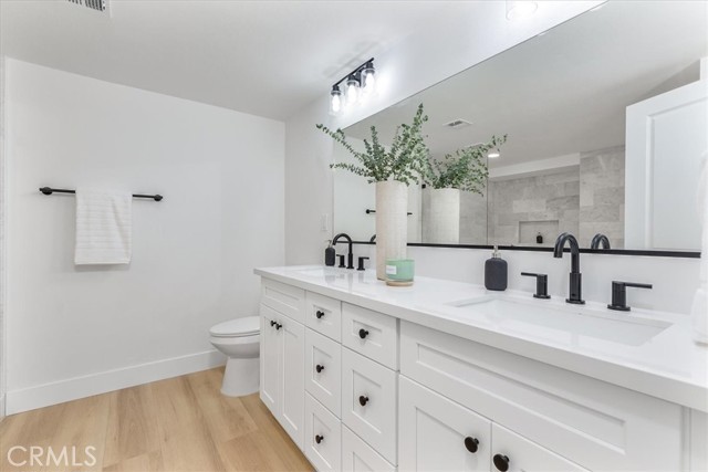 Detail Gallery Image 33 of 49 For 10900 Remmet Ave, Chatsworth,  CA 91311 - 5 Beds | 3 Baths