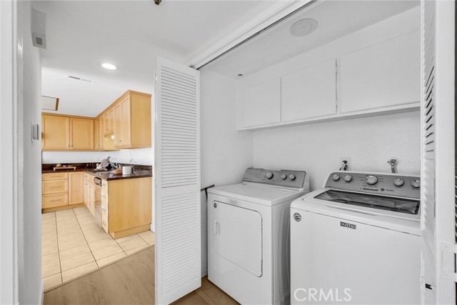 Detail Gallery Image 13 of 37 For 12121 Centralia St #302,  Lakewood,  CA 90715 - 3 Beds | 2 Baths