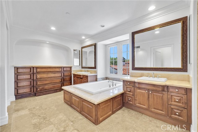 25 Village Way, Irvine CA: https://media.crmls.org/medias/b602dc90-3942-446b-9078-14dee3e9c1d0.jpg