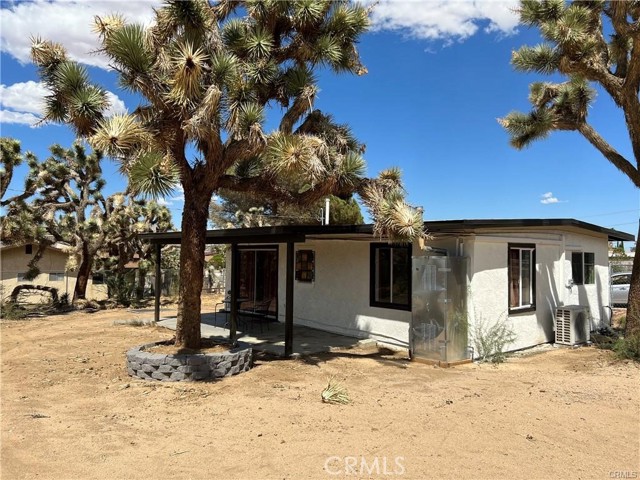 Detail Gallery Image 3 of 5 For 7384 Barberry Ave, Yucca Valley,  CA 92284 - 2 Beds | 1 Baths