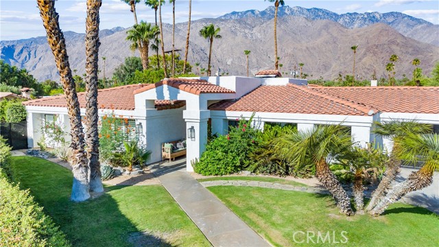 1045 E Deepak Road, Palm Springs CA: https://media.crmls.org/medias/b6042f87-1616-4f60-8c8e-8dc23db99915.jpg