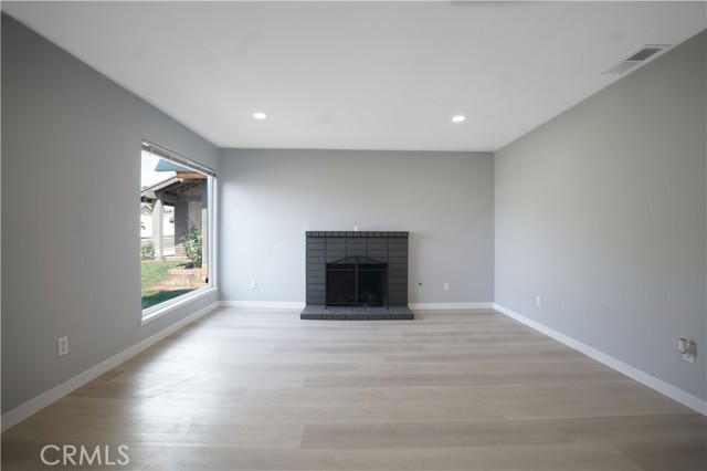 Detail Gallery Image 3 of 33 For 25403 Las Palomas Dr, Moreno Valley,  CA 92557 - 3 Beds | 2 Baths