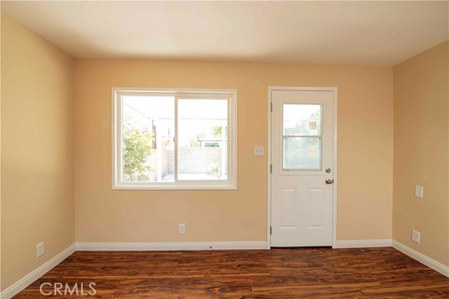 6911 Enfield Avenue, Reseda CA: https://media.crmls.org/medias/b6052d51-6aaf-457d-a5ed-88aeda8e9e0f.jpg