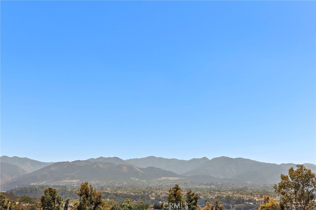 https://media.crmls.org/medias/b6057d95-1b2b-478d-9673-33edd9dd469b.jpg?preset=X-Large