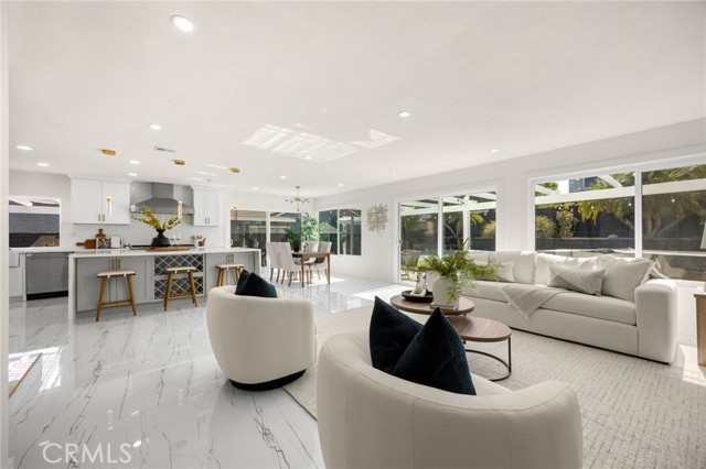 6191 Jacaranda Lane, Yorba Linda CA: https://media.crmls.org/medias/b606a5bd-c381-4816-adc5-9db6f7a706f3.jpg