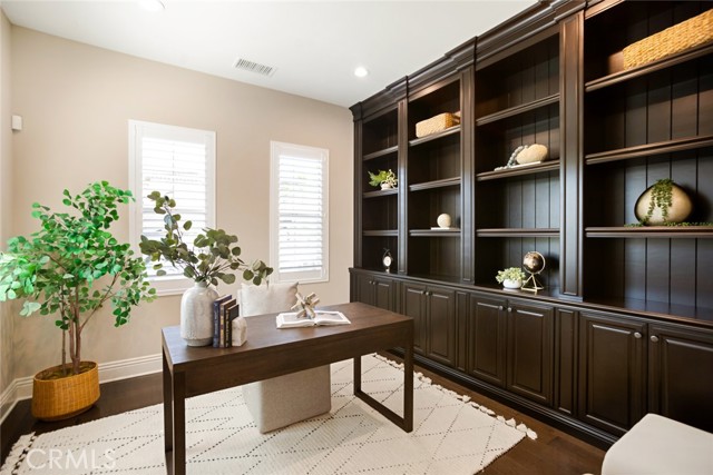 Image 6 of 75 For 2282 Rosecrans Court
