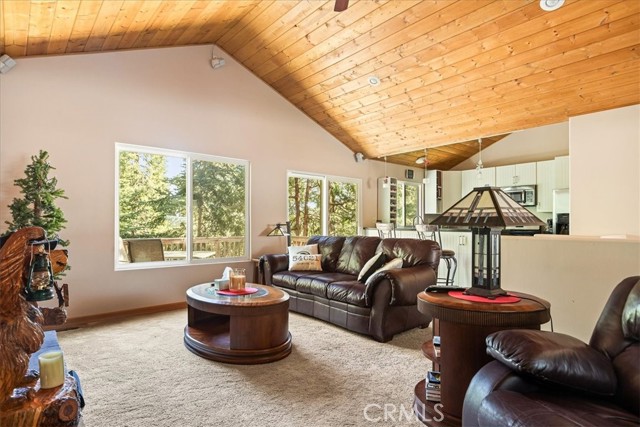 Detail Gallery Image 5 of 25 For 1053 Lausanne Dr, Crestline,  CA 92325 - 3 Beds | 2/1 Baths