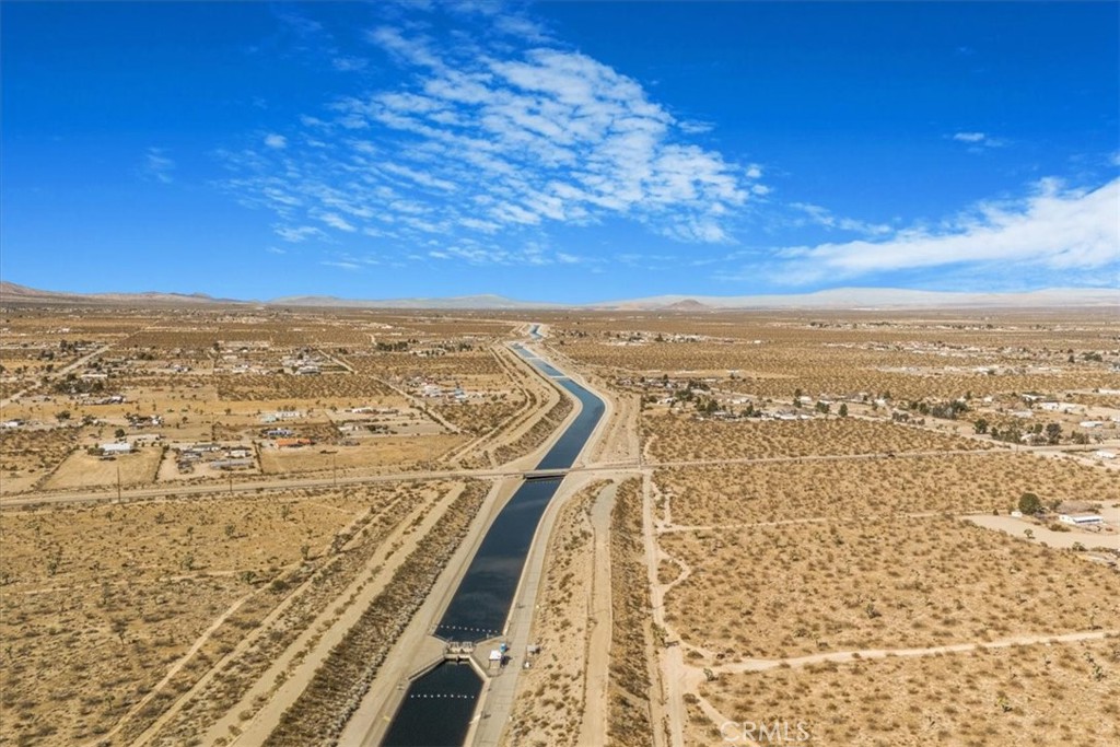 https://media.crmls.org/medias/b607c09e-1202-4e71-a690-866f80687177.jpg?preset=X-Large