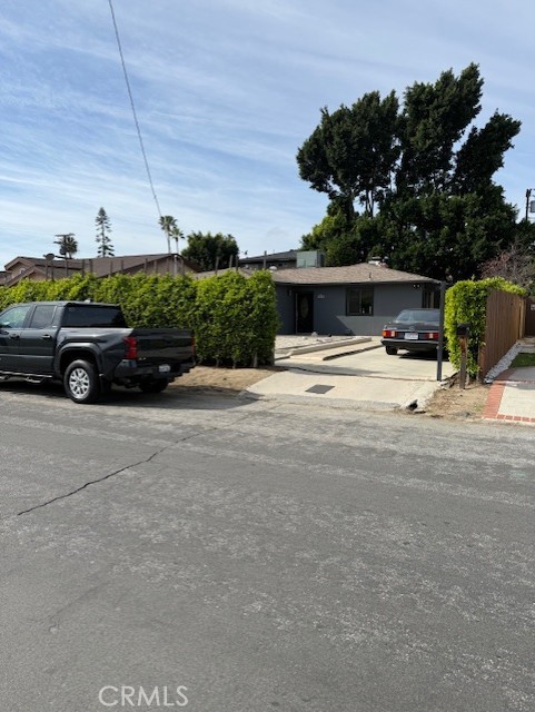 Detail Gallery Image 2 of 9 For 6527 Buffalo, Van Nuys,  CA 91401 - 3 Beds | 2 Baths