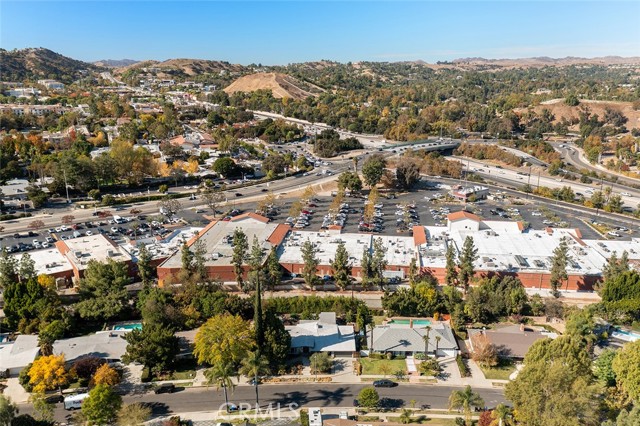 Detail Gallery Image 46 of 56 For 4835 Almidor Ave, Woodland Hills,  CA 91364 - 5 Beds | 3 Baths