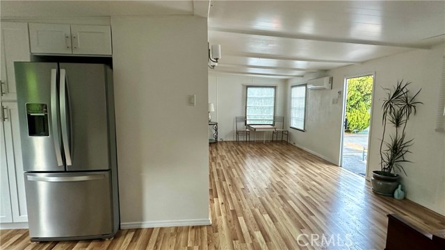 Detail Gallery Image 4 of 20 For 10711 Sherman Grove #36,  Sunland,  CA 91040 - 2 Beds | 1/1 Baths