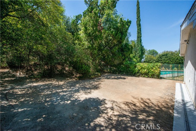 5819 Fairhaven Avenue, Woodland Hills CA: https://media.crmls.org/medias/b609ed34-f78c-4dba-a98e-60f67bc96d55.jpg