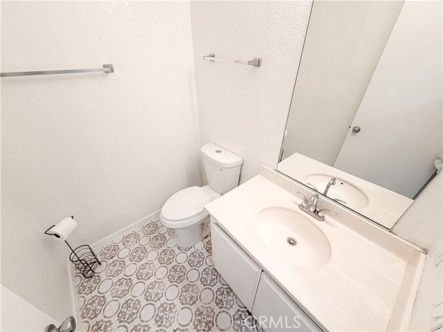 Detail Gallery Image 10 of 22 For 14312 Dover, Mojave,  CA 93501 - 2 Beds | 3 Baths