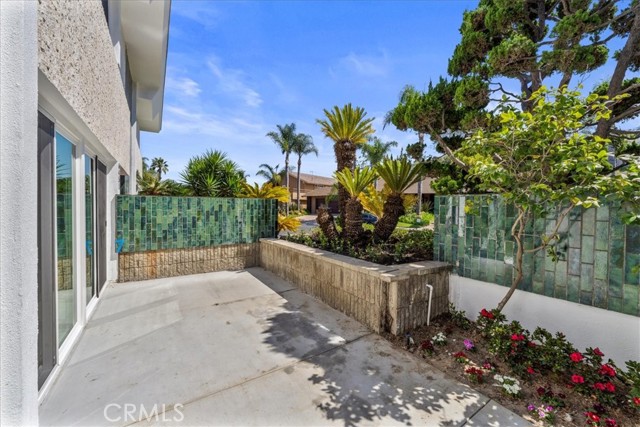 6451 E Shire Way, Long Beach CA: https://media.crmls.org/medias/b60a56ff-2258-4311-a819-ed19fd3f0623.jpg