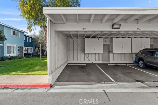 Detail Gallery Image 3 of 16 For 19868 Berkshire, Huntington Beach,  CA 92646 - 2 Beds | 1/1 Baths