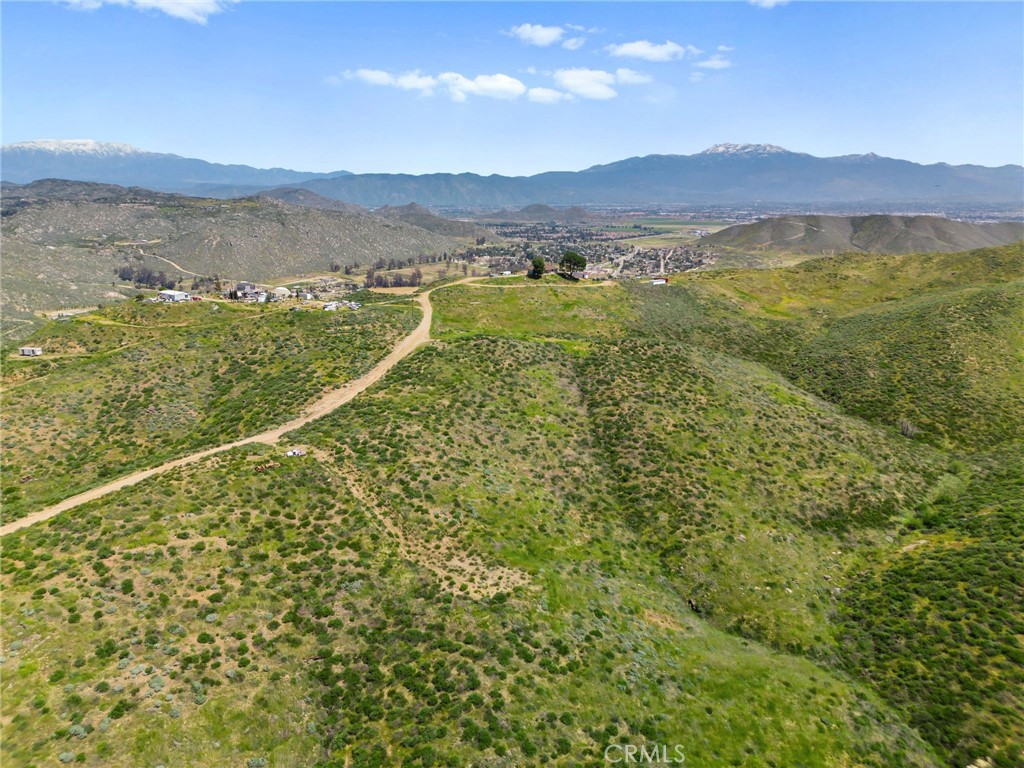 https://media.crmls.org/medias/b60b2135-217c-4d63-9a21-79b3cb6165d2.jpg?preset=X-Large