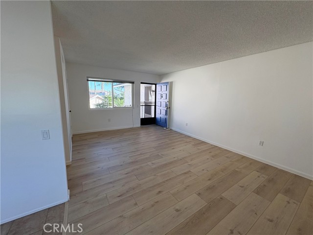 Detail Gallery Image 2 of 18 For 17061 Evergreen Cir #D,  Huntington Beach,  CA 92647 - 1 Beds | 1 Baths