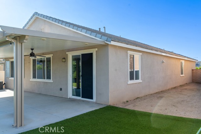 Large side yard