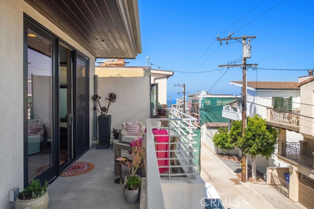 428 21st Place, Manhattan Beach, California 90266, 3 Bedrooms Bedrooms, ,2 BathroomsBathrooms,Residential,Sold,21st,SB23125584