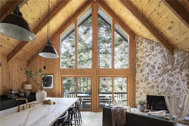 Detail Gallery Image 1 of 32 For 433 Annandale Dr, Lake Arrowhead,  CA 92352 - 3 Beds | 2 Baths