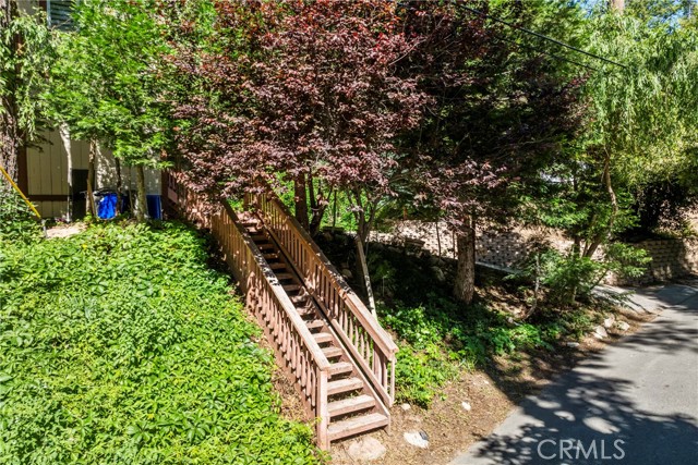 24599 Geneva Drive, Crestline CA: https://media.crmls.org/medias/b60ca6be-430d-4dc5-922f-8ce22b743234.jpg