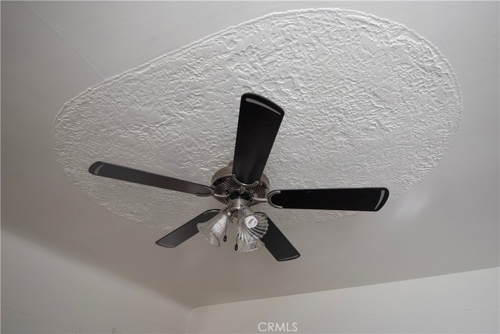 https://media.crmls.org/medias/b60dcba3-3d8d-4d56-a381-9e2078df575b.jpg?preset=X-Large