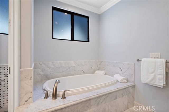 1407 S Catalina Avenue, Redondo Beach CA: https://media.crmls.org/medias/b60dda90-a4d0-49c7-b416-557558fc49e6.jpg