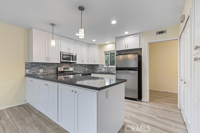 Detail Gallery Image 1 of 20 For 10602 Helendale Ave, Tujunga,  CA 91042 - 3 Beds | 2 Baths