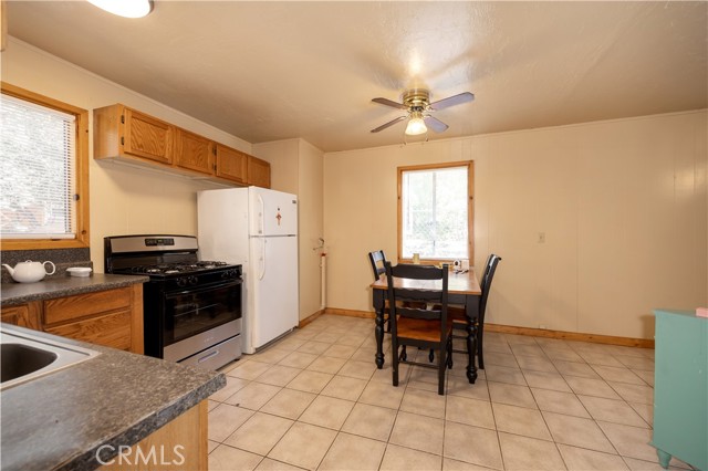 809 San Bernardino Avenue, Sugarloaf CA: https://media.crmls.org/medias/b60ec43a-4a46-44c9-9914-5e21466356ca.jpg