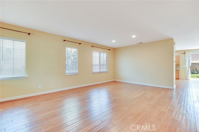 12139 Serra Avenue, Chino CA: https://media.crmls.org/medias/b60fdb89-6de5-4b77-a51d-524ca6a3ab42.jpg