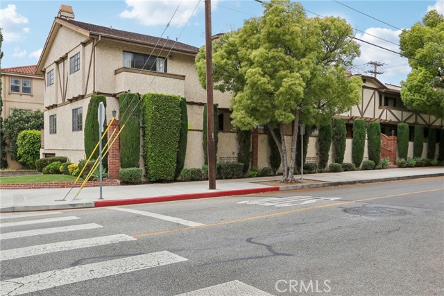 Detail Gallery Image 1 of 1 For 433 S 6th St #E,  Burbank,  CA 91501 - 3 Beds | 2/1 Baths