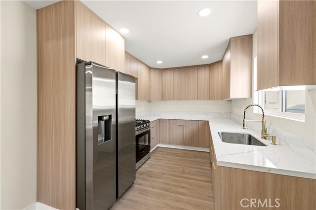 Detail Gallery Image 9 of 31 For 8028 Coldwater Canyon Ave, North Hollywood,  CA 91605 - 3 Beds | 2 Baths