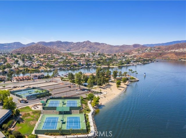 Detail Gallery Image 15 of 16 For 22750 Cove View St, Canyon Lake,  CA 92587 - 4 Beds | 2/1 Baths