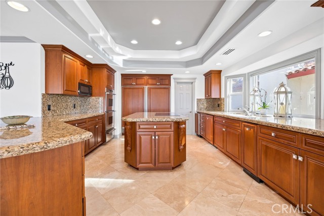 Detail Gallery Image 11 of 64 For 22250 Village Way, Canyon Lake,  CA 92587 - 5 Beds | 4/2 Baths