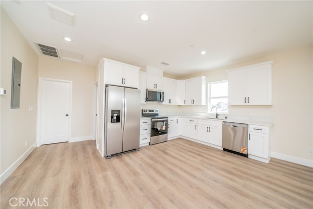 Detail Gallery Image 4 of 30 For 11186 Vernon Ave #B,  Chino,  CA 91710 - 3 Beds | 2 Baths