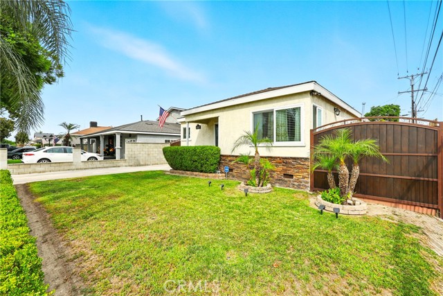 10612 Mcnerney Avenue, South Gate CA: https://media.crmls.org/medias/b613043a-e552-4b9d-b2c6-7f0baf29f7c2.jpg