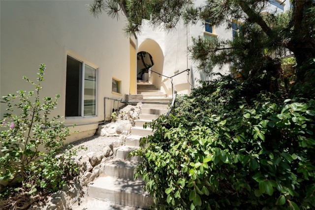 15113 Encanto Drive, Sherman Oaks CA: https://media.crmls.org/medias/b6138a1b-7a55-4f59-b909-78c4a8a693c3.jpg