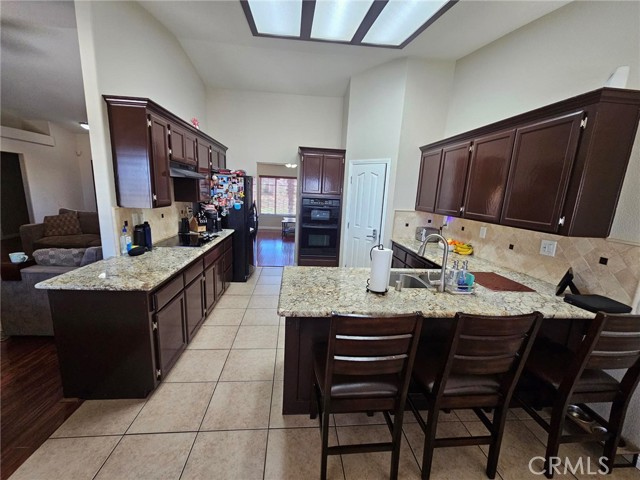 Detail Gallery Image 5 of 46 For 7027 Oak Hill Rd, Oak Hills,  CA 92344 - 4 Beds | 2 Baths