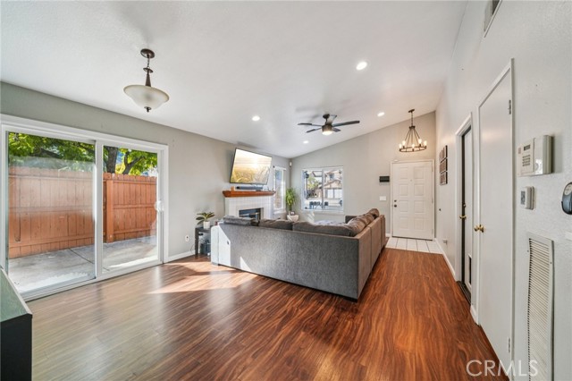 Detail Gallery Image 9 of 57 For 10374 Crossing Green, Moreno Valley,  CA 92557 - 3 Beds | 2 Baths