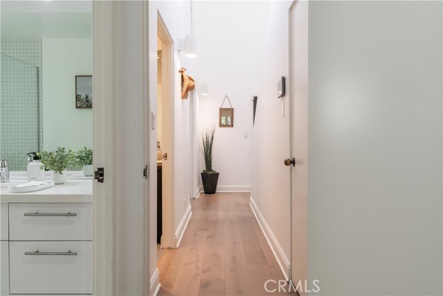 1401 Camden Avenue, Los Angeles CA: https://media.crmls.org/medias/b614d9c4-39b9-4a26-a9a4-35d2503f2390.jpg