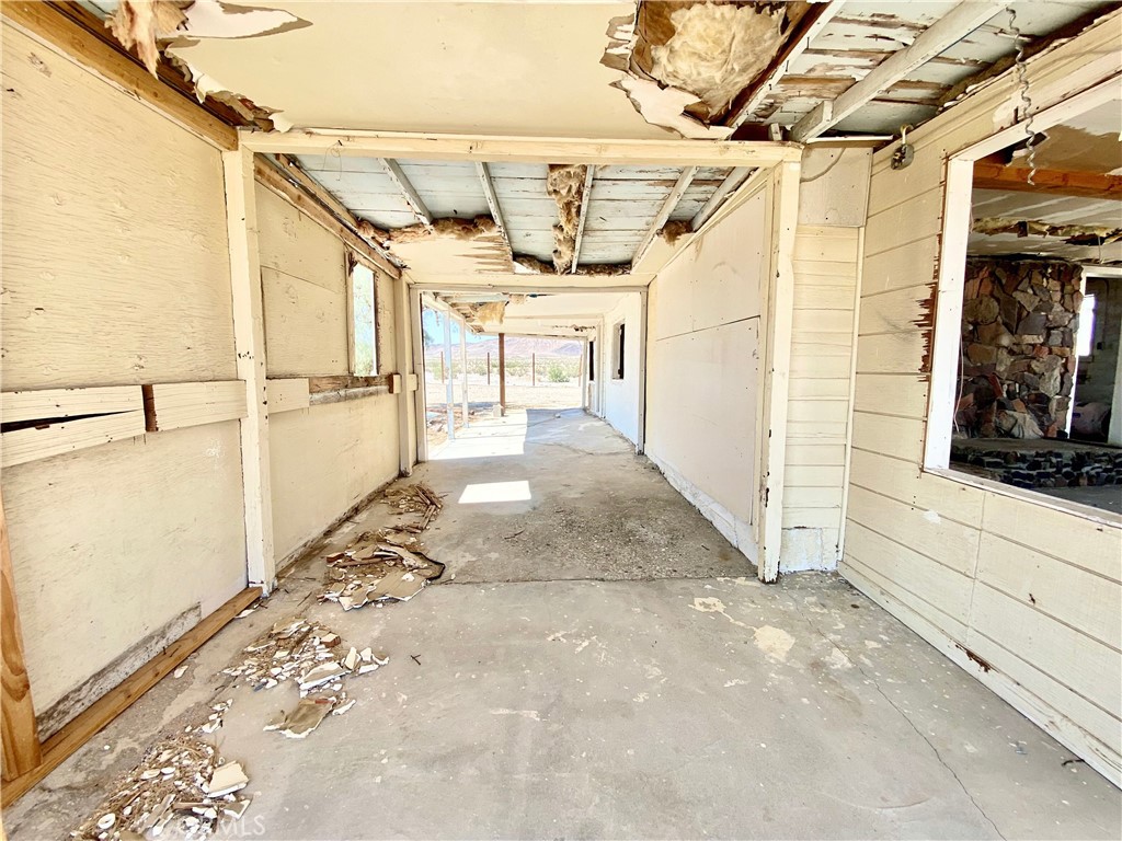 https://media.crmls.org/medias/b614f88a-ab40-4ff3-9cdc-fd90d05f0ea7.jpg?preset=X-Large