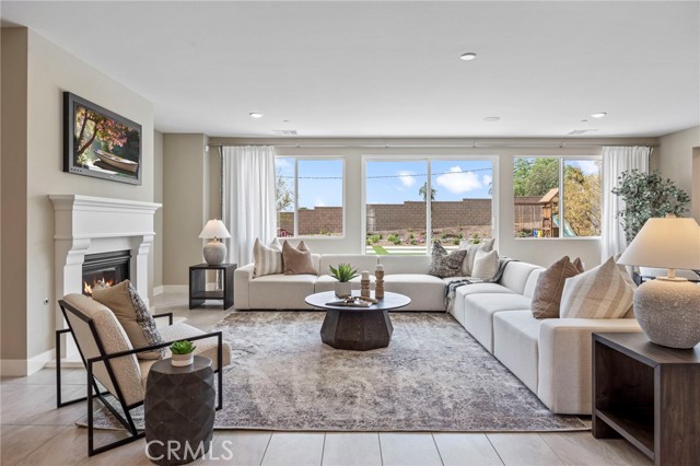 Detail Gallery Image 6 of 24 For 5978 Saddlehorn Ln, Jurupa Valley,  CA 92509 - 4 Beds | 3 Baths