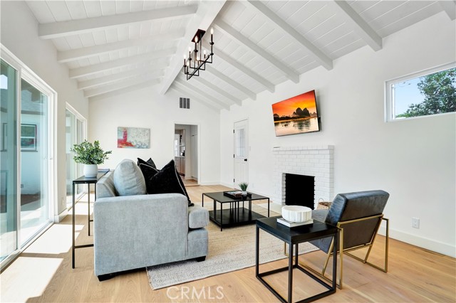 Detail Gallery Image 13 of 30 For 6438 Lindley Ave, Reseda,  CA 91335 - 3 Beds | 2 Baths