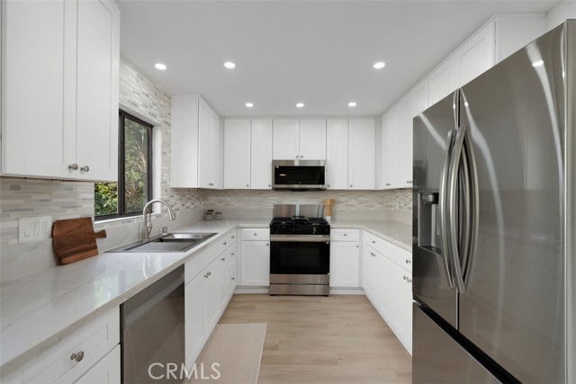 Detail Gallery Image 23 of 53 For 4218 Troost #20,  Studio City,  CA 91604 - 3 Beds | 2/1 Baths