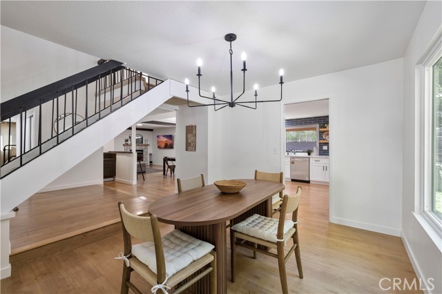 Detail Gallery Image 15 of 52 For 25457 via Macarena, Valencia,  CA 91355 - 5 Beds | 3 Baths