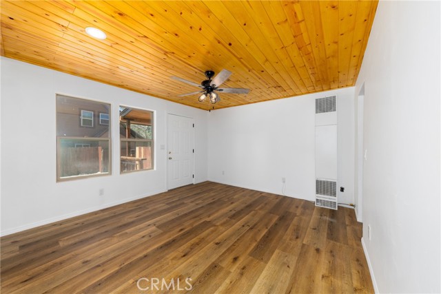 40085 Forest Road, Big Bear Lake CA: https://media.crmls.org/medias/b6185f0d-cb3f-4026-8984-d1054d16f71e.jpg