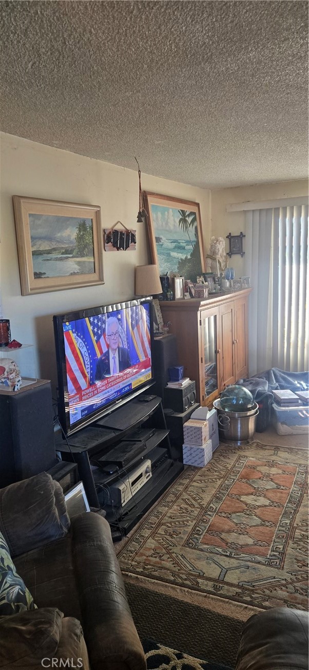 4527 Kickapoo Court, San Diego CA: https://media.crmls.org/medias/b618960a-310f-4a56-9fd9-a064a3d4e0ed.jpg