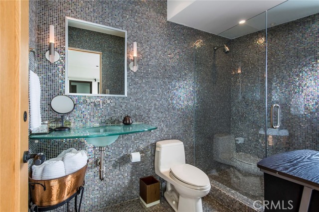 Detail Gallery Image 22 of 32 For 2665 Victoria Dr, Laguna Beach,  CA 92651 - 5 Beds | 4/2 Baths